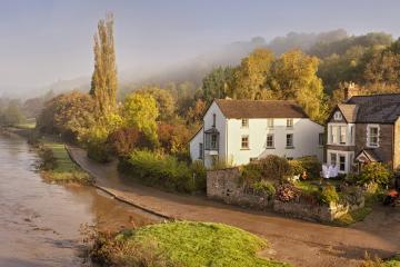 开云体育入口-英超争冠之夜，是苏亚雷斯，咬碎了那钢铁般的僵局