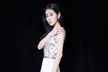 开云体育官网-玻利维亚鏖战利物浦，维尼修斯带动全队节奏的绿茵传奇