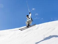 开云体育登录-双重赛道上的压力回响，F1揭幕战之夜与字母哥的爆发救赎