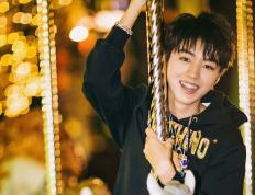 开云体育官网-黄蜂踏平浙江队，小贾伦抢七接管比赛，篮球赛场上的统治力与英雄时刻