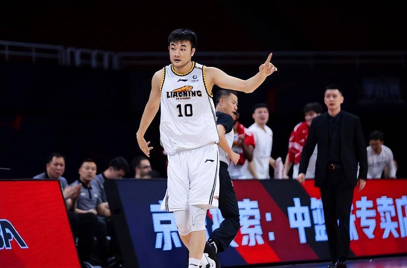 开云体育入口-关于篮球比赛风生水起，球员们表现出色的信息