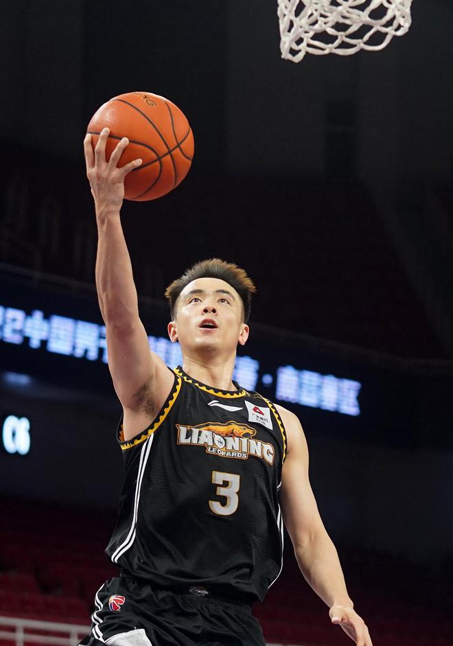 开云体育登录-辽宁男篮卫冕夺冠，广东宏远势头汹汹