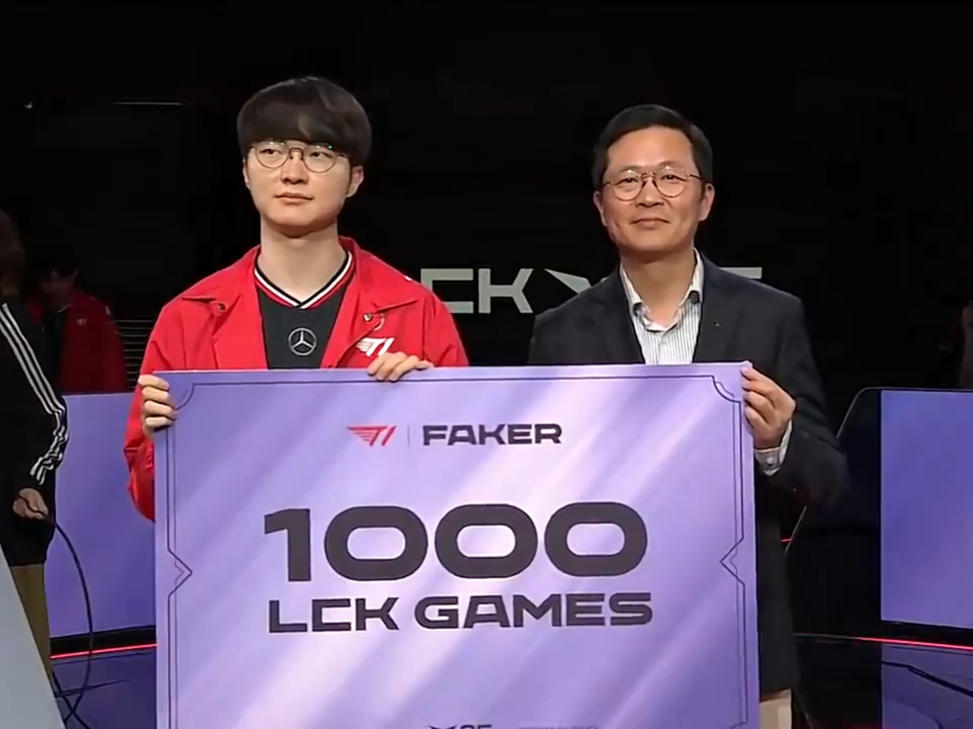 开云体育官方网站-TL险胜EG，Faker单局斩获MVP全球总决赛2:1（成都）