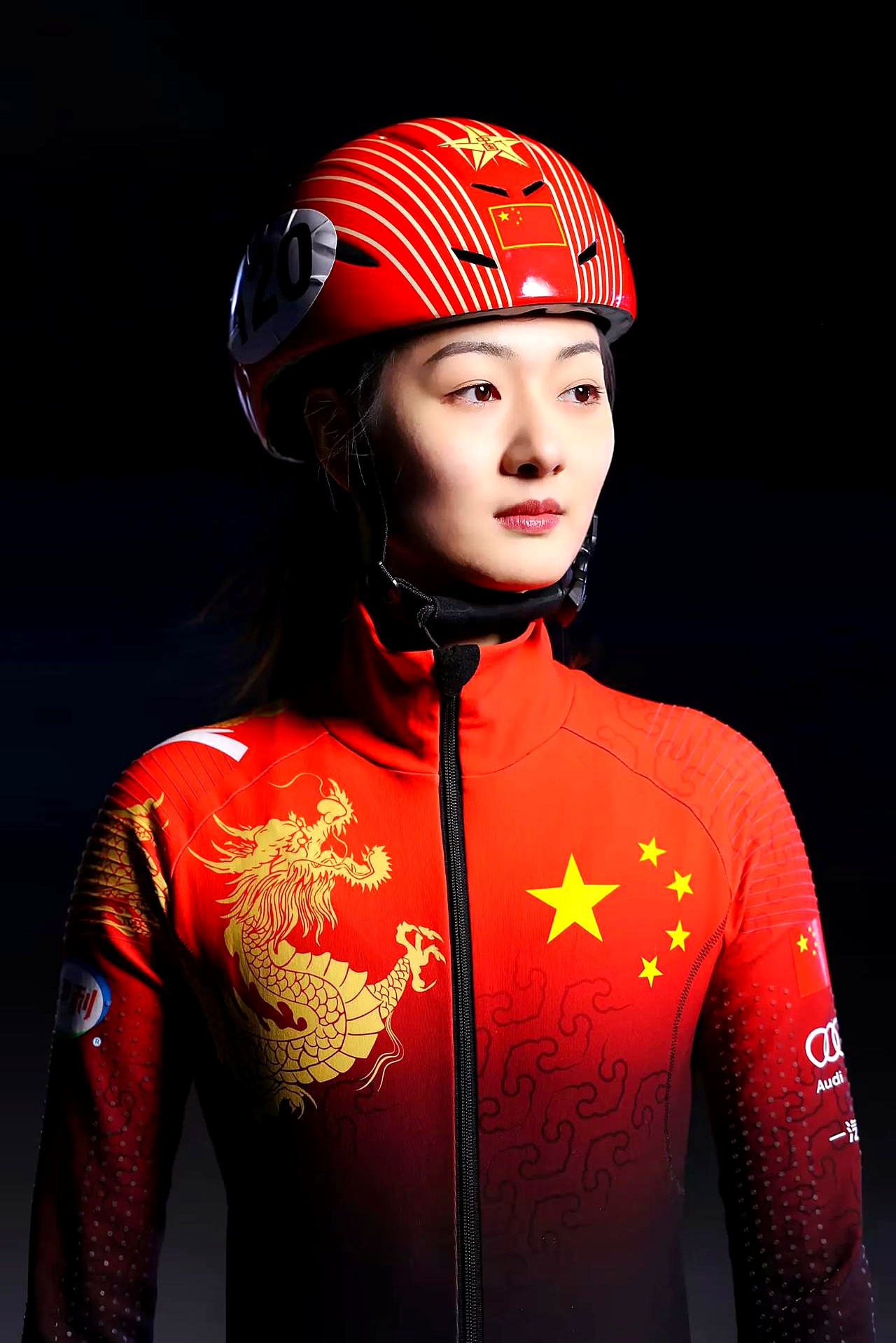 开云体育入口-短道速滑选手惊艳表现，夺金成功