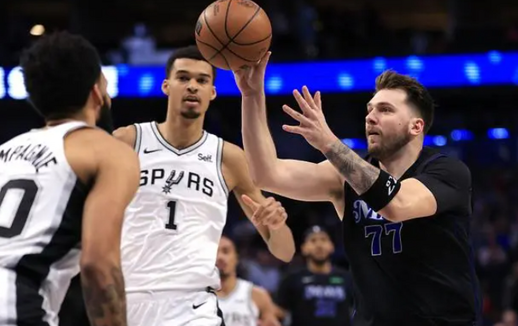 开云体育官方网站-调整后的独行侠击败马刺,晋级季后赛的简单介绍