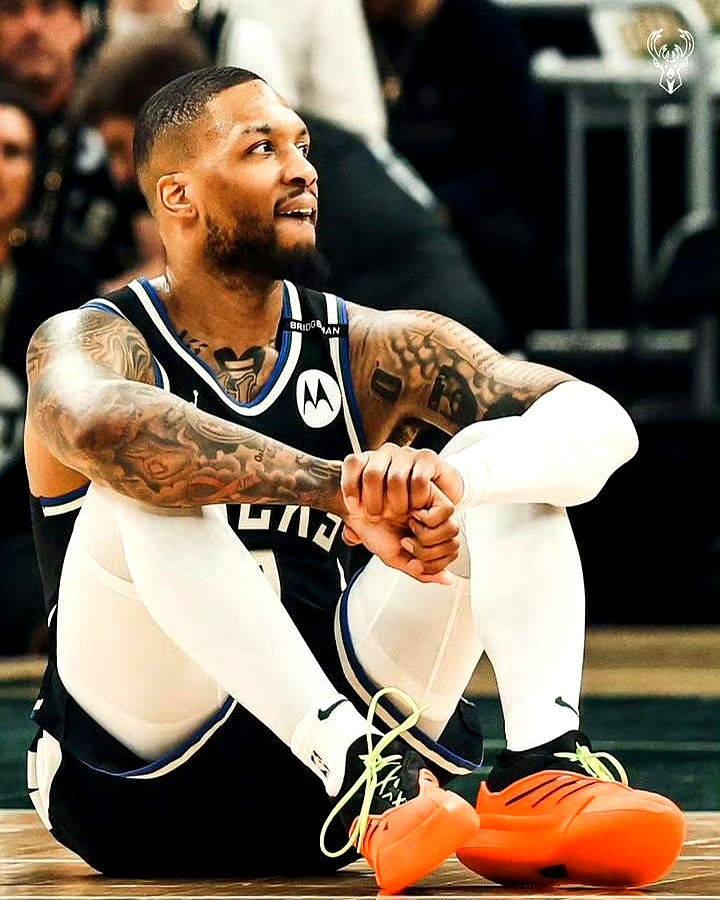 开云APP-开拓者擒下雄鹿,利拉德三分致胜