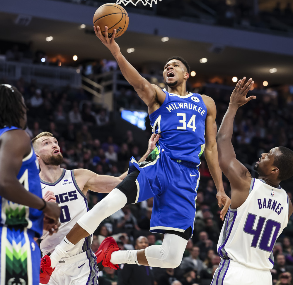 开云体育平台APP-广州队鏖战雄鹿，福克斯扛起全队