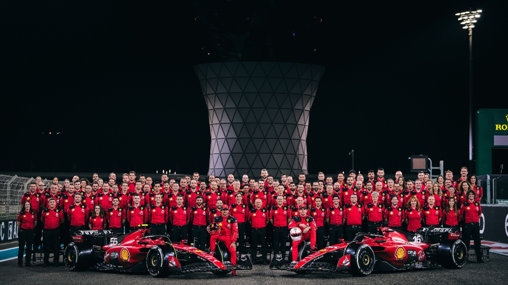 开云体育官网-红牛二队鏖战红牛车队，汉密尔顿点燃赛场