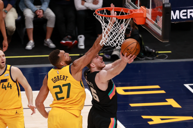 开云体育app-上海队翻盘马刺,戈贝尔刷新纪录