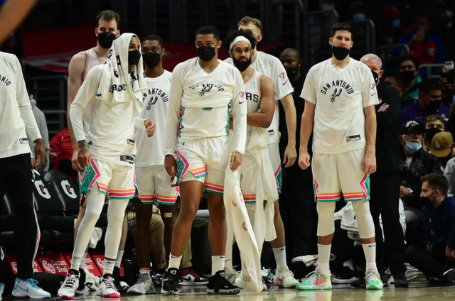 开云体育app-梅因茨后防线完全暴露，球队需加强训练