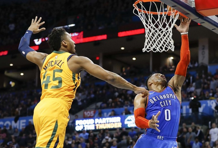 开云体育登录-年度焦点之战之夜，米切尔关键制胜