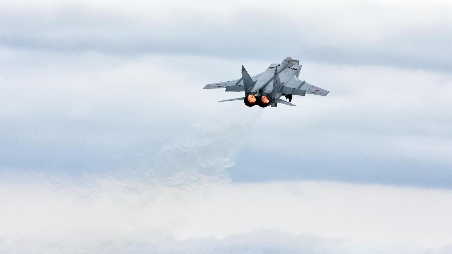 开云下载-绿茵场上的控卫,格列兹曼如何主宰攻防转换的东决之夜